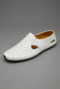 Orthopädische Herren Loafer mit Arch Support und atmungsaktiver Perforation Slip-On Design in Weiß