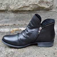 Orthopädische Stiefeletten Damen mit Reißverschluss und Falten Design für Herbst und Winter in Schwarz