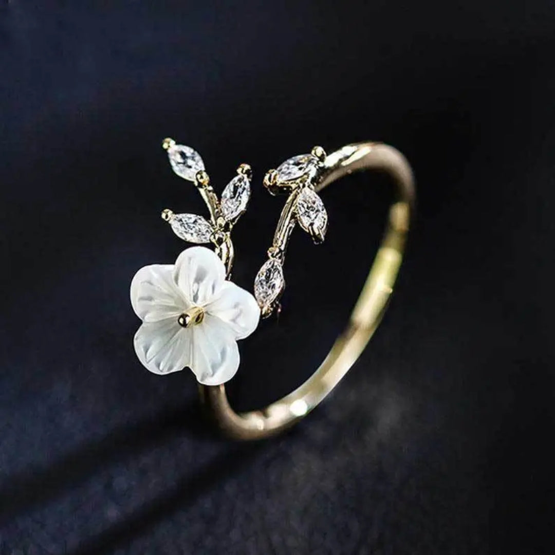 Glänzender weißer Blumenring