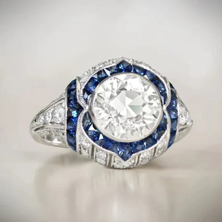 Abgerundeter Silberring mit weißem und blauem Kristall