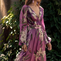 Theia - Luftiges und lockeres Blumenkleid in Lila