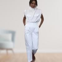 Alicia | Figurschmeichelndes Design mit dekorativem Gürtel Frauenset in Weiß