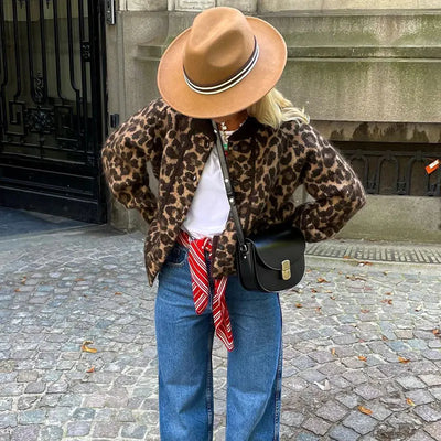 Amélie - Trendy Leopardenmuster Jacke für Damen | Auffällige und stylische Oberbekleidung mit Leopardenmuster