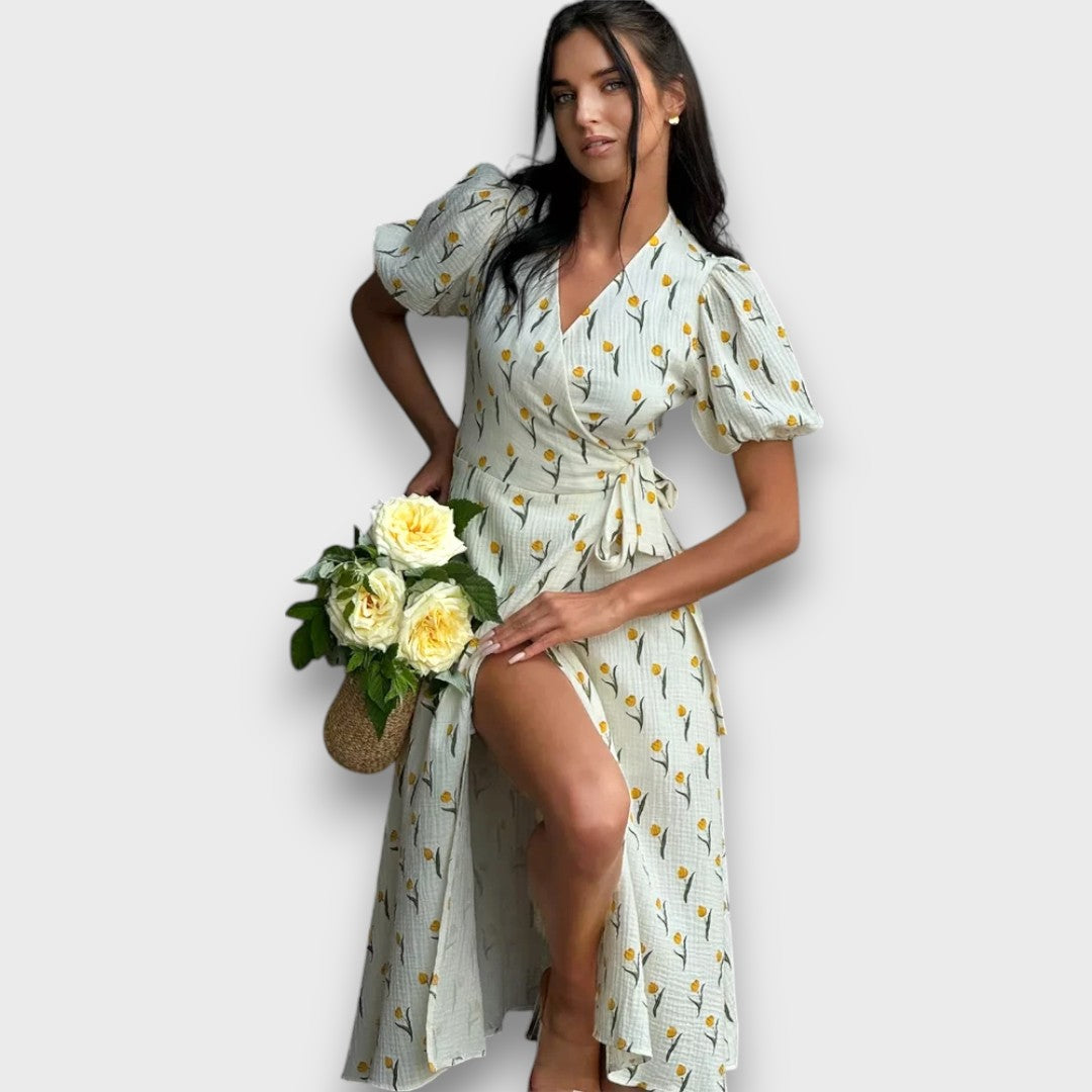 Elenya – Wickelkleid mit floraler Eleganz