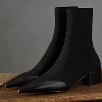 Moderne Knitted Sock-Stiefel in Schwarz