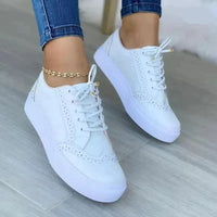 Isadora - Schicke Wildleder-Schnürsneaker mit Plateausohle | Plateau-Sneakers aus perforiertem Wildleder in Weiß