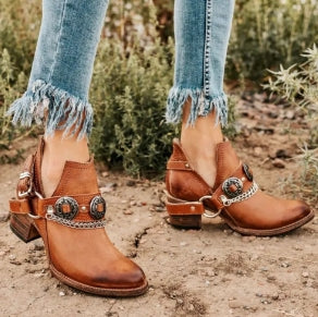 Stylische Damen-Westenstiefeletten mit Ketten- und Schnallen-Details – Boho-Cowboy Look, Braun
