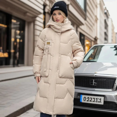 Elegante und warme lange Damen-Winterjacke für stilvolle Kältekomposition