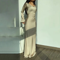 Lorelei - Elegantes minimalistisches Abendkleid | Schlichtes, elegantes Abendkleid mit langen Ärmeln in Aprikose