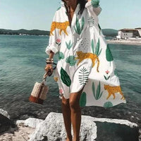 Hermine - Mühelose Eleganz: Übergroßes weißes Hemdblusenkleid | Luftige Beachwear: Lässiges Oversized-Hemdkleid in Panther Druck