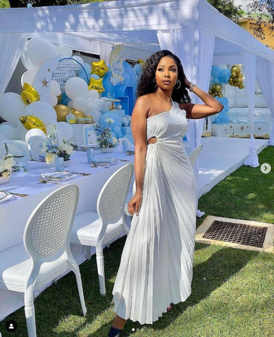 Elegantes Plissee-Kleid mit einer Schulter für Frauen 2024