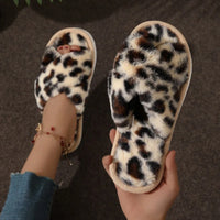 Hausschuhe Damen Kreuzband Offen | Stylisch & Rutschfest in Leoparden