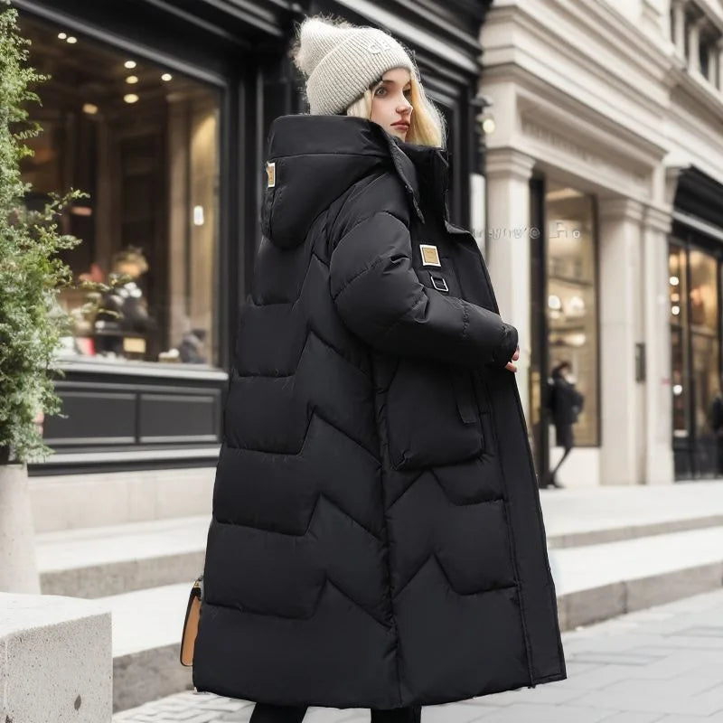 Elegante und warme lange Damen-Winterjacke für stilvolle Kältekomposition