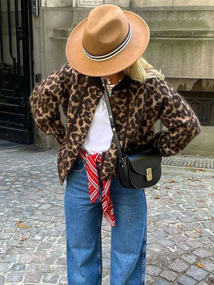 Amélie - Trendy Leopardenmuster Jacke für Damen | Auffällige und stylische Oberbekleidung mit Leopardenmuster