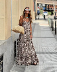 Maureen - Elegantes rückenfreies Neckholder-Maxikleid in Leopard
