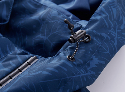 Damen Windjacke mit Kapuze – Leichte, wasserdichte Outdoor-Jacke mit floralem Print in Blau oder Rosa