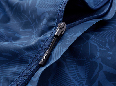 Damen Windjacke mit Kapuze – Leichte, wasserdichte Outdoor-Jacke mit floralem Print in Blau oder Rosa