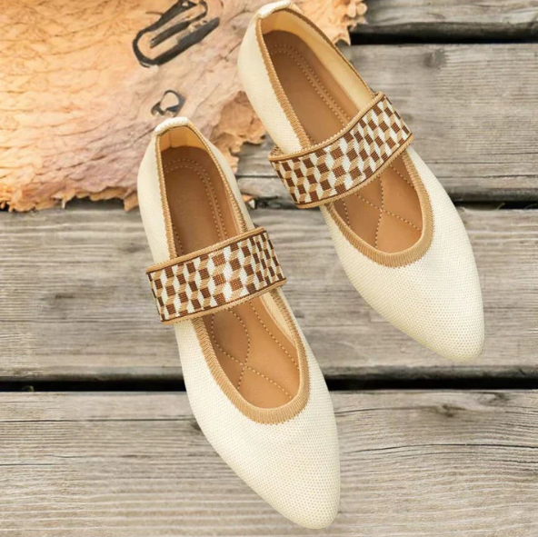 Flache Dirndl Schuhe für Damen | Spitze Zehenpartie