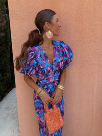 Loren - Vibrierendes Kleid mit Puffärmeln in Lila