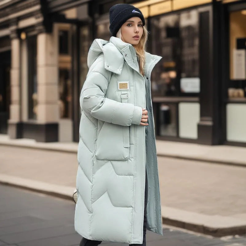 Elegante und warme lange Damen-Winterjacke für stilvolle Kältekomposition