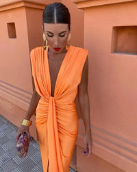 Isabelle - Partykleid mit tiefem Ausschnitt in Orange