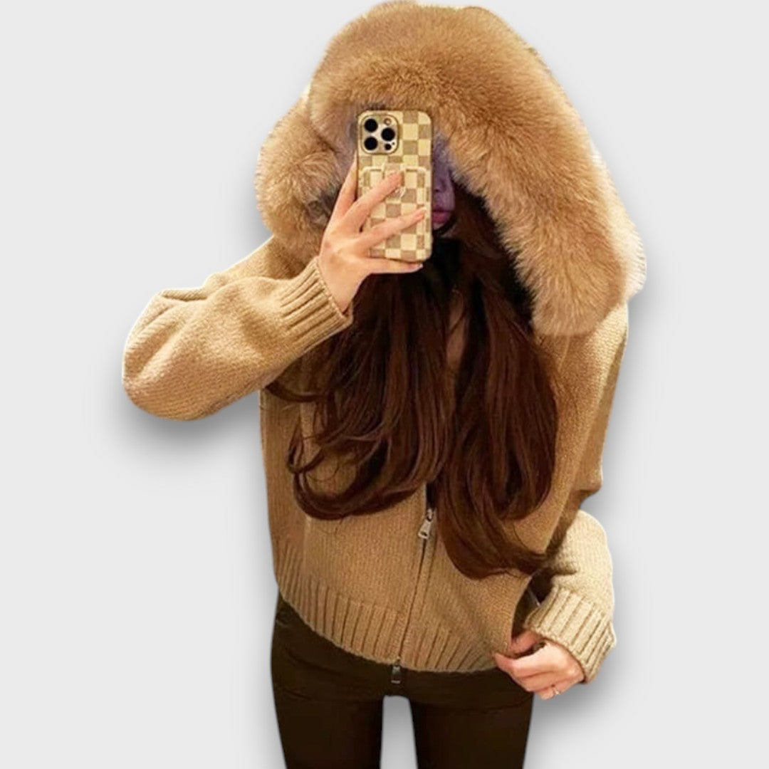 Alisanne – Strickjacke mit Reißverschluss und Faux-Fur-Kragen