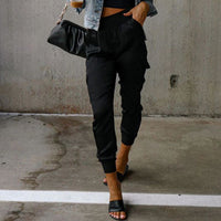 Reina - Elegante Cargohose mit Satin-Schimmer in Schwarz