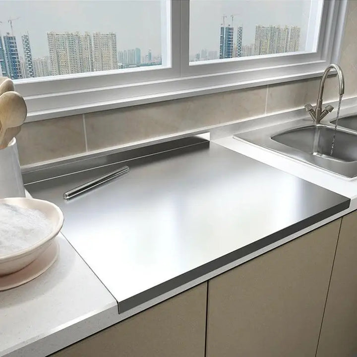 Edelstahl Schneidebrett mit Antirutsch & Aufkantung - SteelEdge