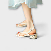 Evelyn - Elegante Flache Sandalen Minna mit Raffiniertem Finish in Weißlich