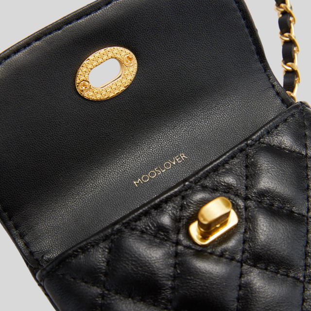 Gesteppte Mini-Handtasche mit elegantem Kettenriemen