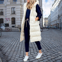 Elegante Damen | Lange Steppweste für den Winter in Von weiß