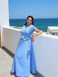 Stacey - Schickes Maxikleid mit Blumenmuster und V-Ausschnitt in Blau