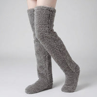 (KAUF 1, ERHALTE 2 GRATIS) Veloura™ Premium Kuschelsocken aus Weichem Plüschstoff in Haselgrau