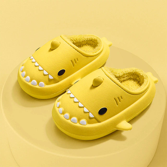 Kreative Haifisch-Pantoffeln für den Winter