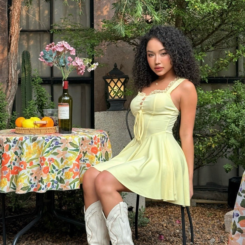 Prune | Patentiertes Kleid mit quadratischem Ausschnitt