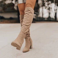 Gertrude - Schlichte Stiefel mit rundem Absatz in Beige