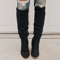 Gertrude - Schlichte Stiefel mit rundem Absatz in Schwarz