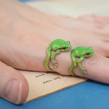FrogGlam - Eleganter Baumpfauenring und Ohrringe