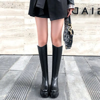 Damen Plateau-Stiefel Schwarz – Kniehohe Kunstlederstiefel mit Keilabsatz für Herbst und Winter in Schwarz