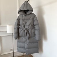 Langer Wintermantel mit Kapuze in Grau