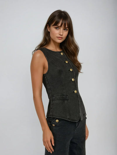 CORINNE  | Komplett in Denim mit raffinierten Details