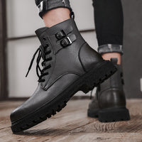 Stilvolle dunkle Herrenstiefel in Schwarz