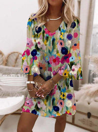 Tabitha – Minikleid mit V-Ausschnitt und romantischem Blumenmuster in Blumenmuster