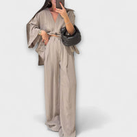 Jacqueline - Lässiges V-Ausschnitt Oberteil mit passender Hose in Beige