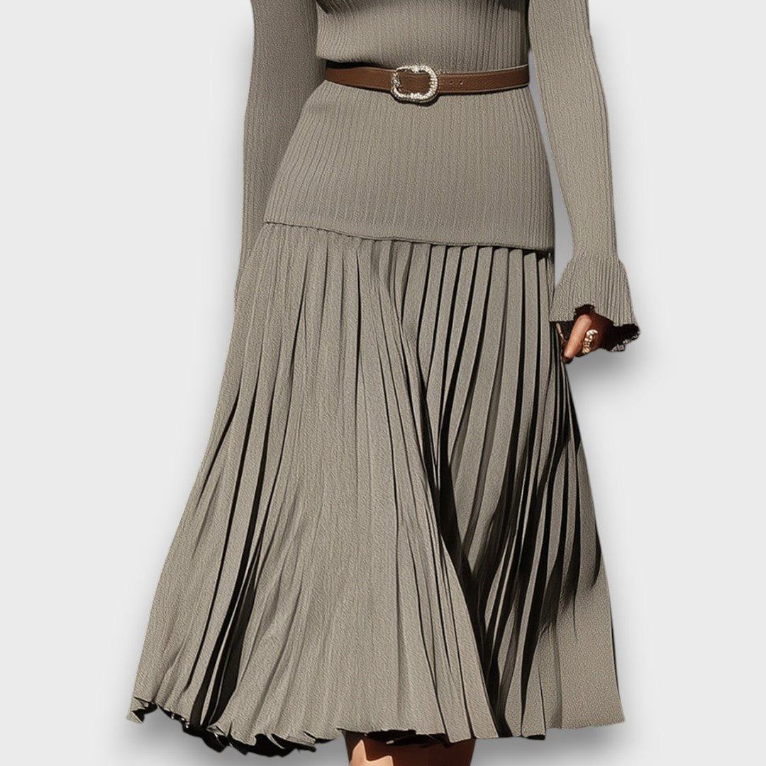 Sorelia – Plissiertes Midikleid mit Rollkragen