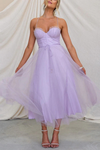 Damen elegantes fließendes Kleid für Hochzeitsgäste | Midi in Lila