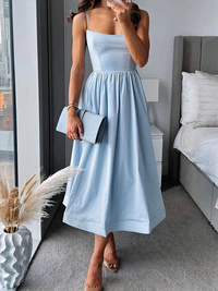 Damen elegantes schmeichelhaftes Kleid | Midi in Hellblau