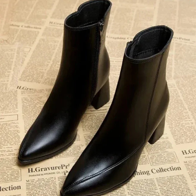 Damen klassische Stiefeletten mit Absatz | Schwarz