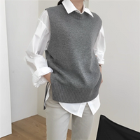 Ermengard | Kurze Damen Strickjacke | Schwarze in Grau