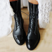 Alia | Damen Flache Stiefel | Schwarz in Schwarz